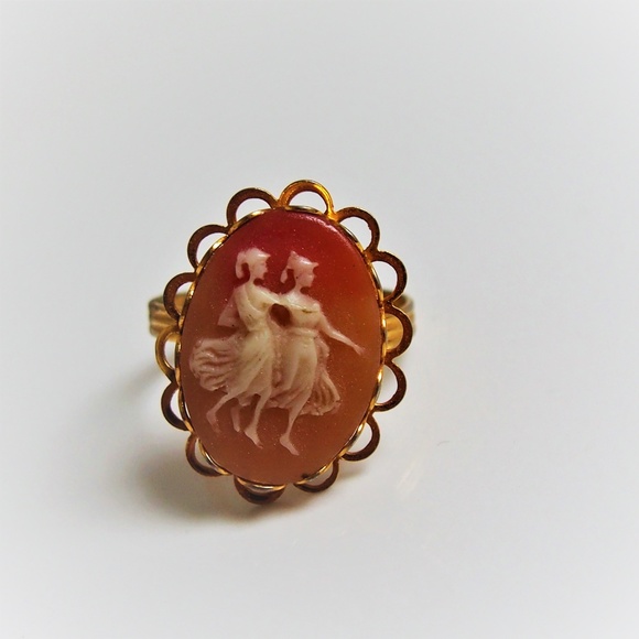 Vintage Jewelry - Lovely VTG Cameo! Mix/Match Sale 2/$10!